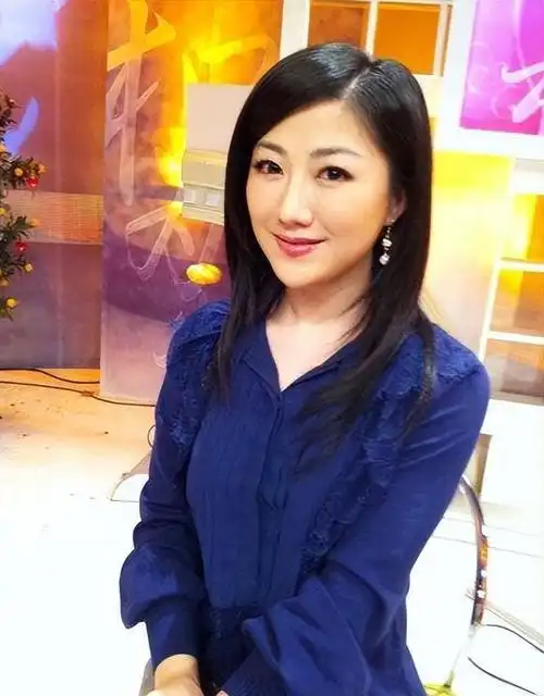 东方卫视主持人杨蕾:前任是土豆网ceo,离婚后霸气反击了他