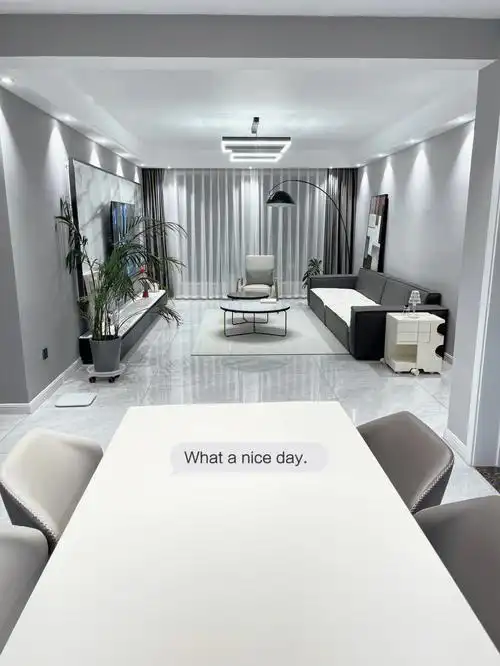 了新的沙发垫,本来对他的审美不抱希望的,铺上后啪啪打脸,米色很温馨