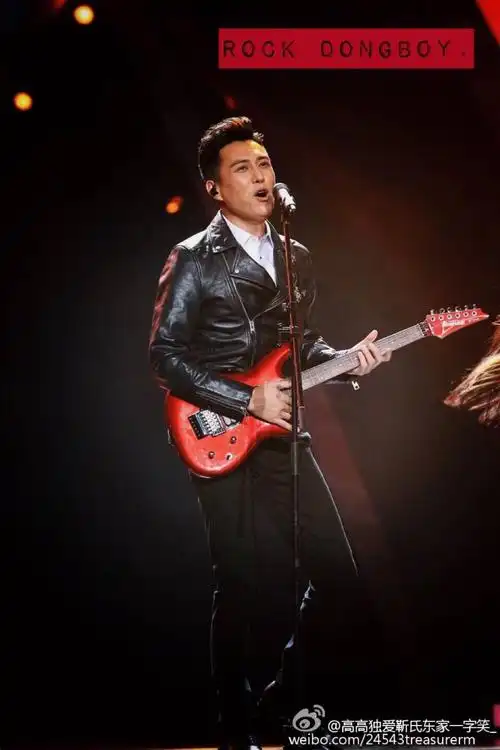 靳东 dong boy玩转摇滚,太帅了,一首《新长征路上的摇滚》,老干部这么