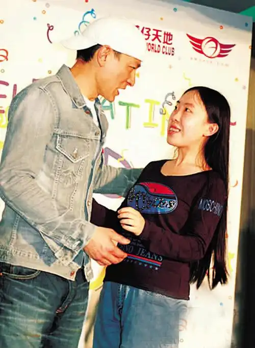 杨丽娟与刘德华见面.