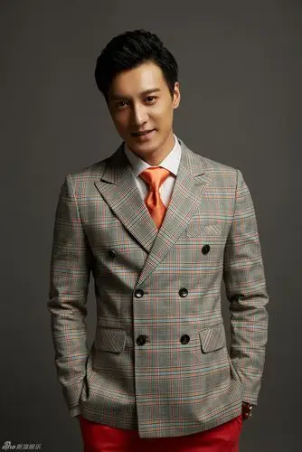 组图何建泽魅力写真轻熟男明暗光影显深情