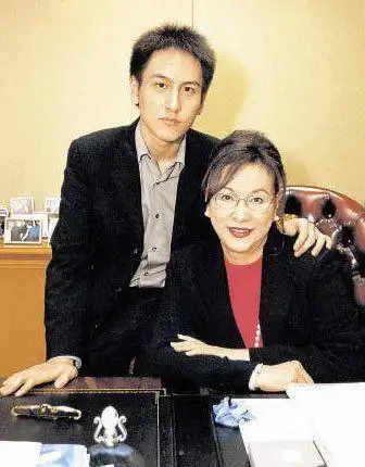 "小少帅"汤珈铖:身价70亿胜汪小菲