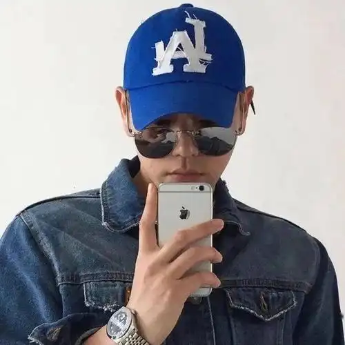 手机对镜自拍挡脸头像