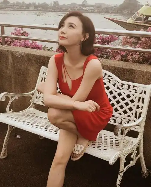 有才华有颜值的她,为什么却火不起来?