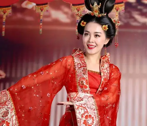 古装贵妃造型拍摄 模特/彭利军 摄影/十二期全体学员 化妆/朱老师