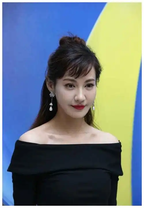 演员杨雪:婚姻简单到只吃了一顿面食,嫁给丑丈夫却收获了幸福