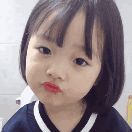 小孩嘴巴头发牙齿gif动图_动态图_表情包下载_soogif