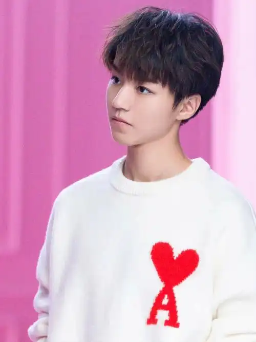 凯源玺爱心毛衣