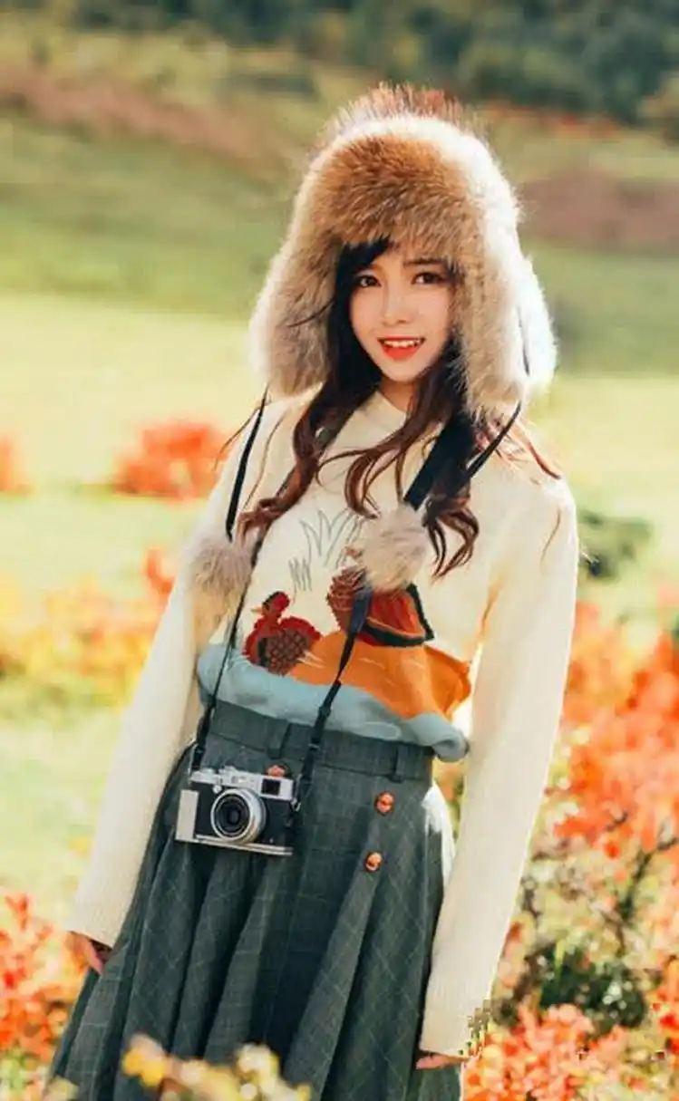 实时拍摄美女图片:秋意浓转淡爱你一万年