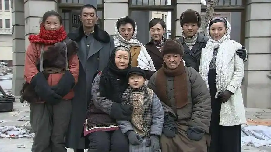 《闯关东》过去14年,10位演员境况相差巨大,男6号已是一线明星-质信十