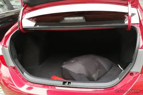 丰田雷凌后备箱