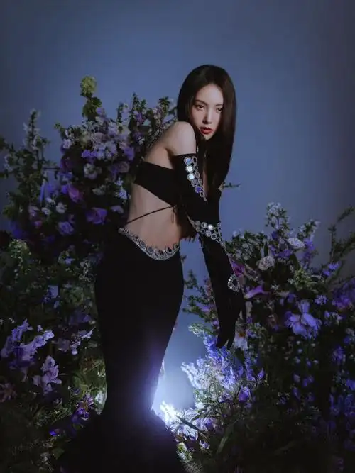 金晨黑色鱼尾裙造型##金晨秘境花园大片