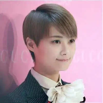 发型   中性短发就是男生和女生都能梳理的发型,没有性别之分.