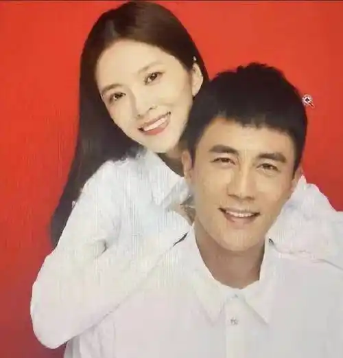 原创杜淳晒和妻子的合照评论区再次引起质疑王灿这么不招人待见
