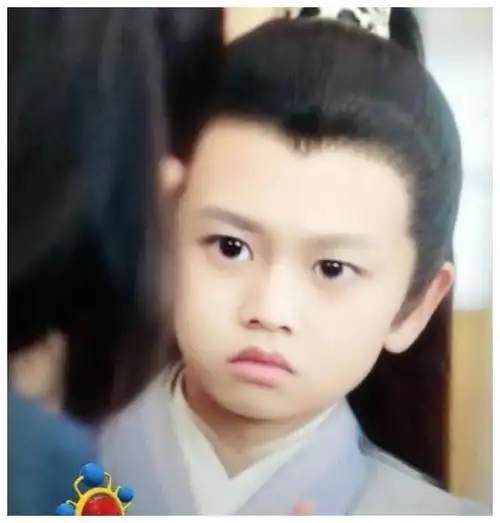 照片为任嘉伦用了宝宝滤镜后