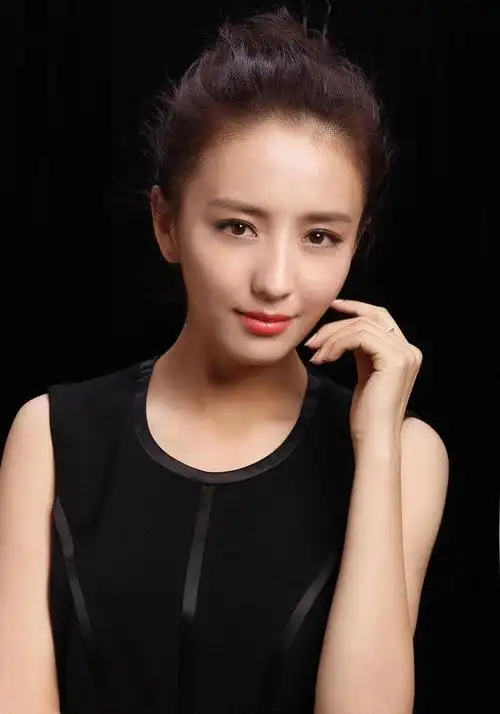 都说新疆出美女那你知道除了迪丽热巴还有哪些演员是新疆的吗