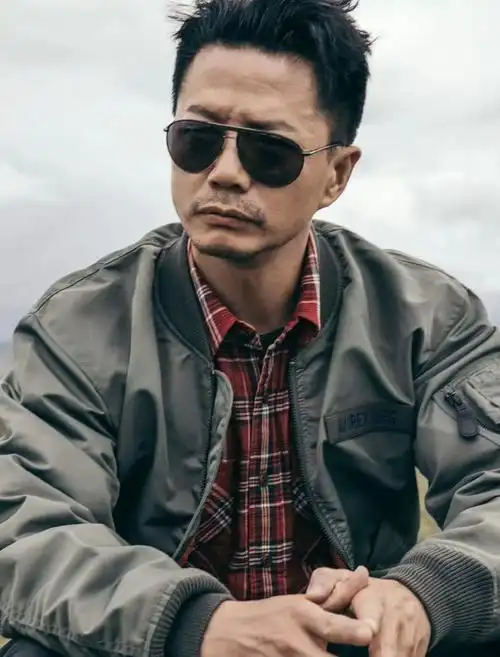 段奕宏:娶演员王谨,结婚12年无儿无女,依旧把妻子宠成宝