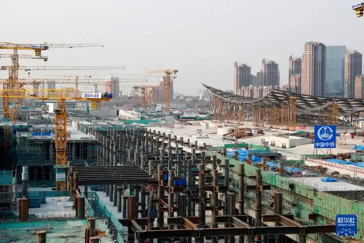 北京城市副中心站综合交通枢纽主站房核心区站台层施工全面完成-新华