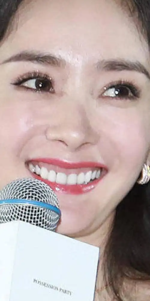 我问我做牙科医生的朋友(以前给我矫正的医生),他说杨幂的这口牙齿不