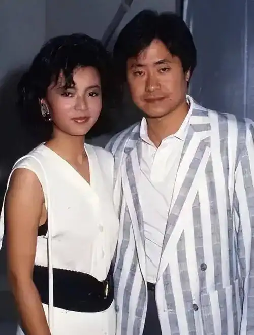 和周润发相恋5年的她:63岁含泪公开孩子身份,未婚多年育有3子