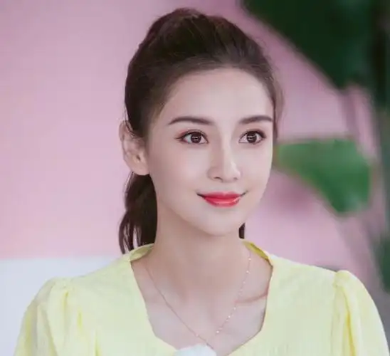 杨颖曝亲弟很温柔宋祖儿求搭线看清亲弟正脸不进圈可惜了