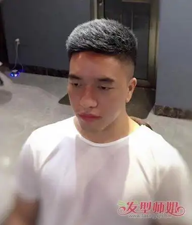 两边剃掉的碎发发型 男生帅气的短碎发(3)