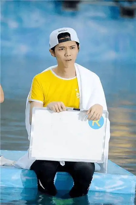 鹿晗的妈妈是翁文凤吗?网友:闲人就是喜欢搞事情!