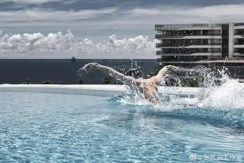 张艺兴泳池照 每天都在降温,想去张艺兴的泳池里避避寒