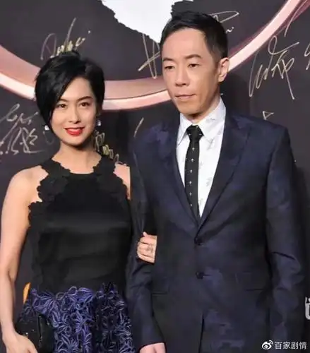 黄贯中罕见告白惹朱茵落泪,周星驰官司缠身,昔日情侣境遇大不同