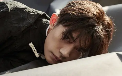 易烊千玺人物写真图片桌面壁纸