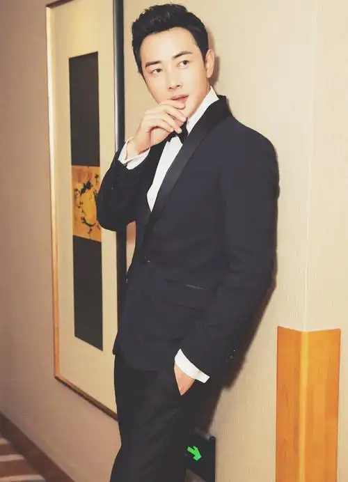 p>罗晋,1981年11月30日出生于江西省宜春市铜鼓县,中国内地影视男演员