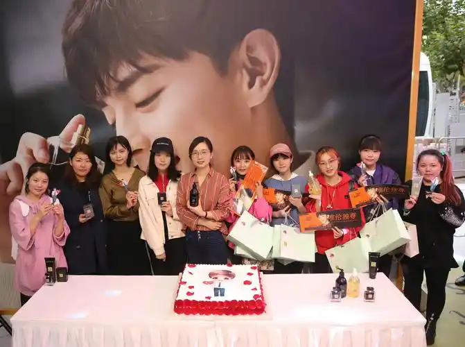 avon雅芳x邓伦香氛游乐园引爆朋友圈