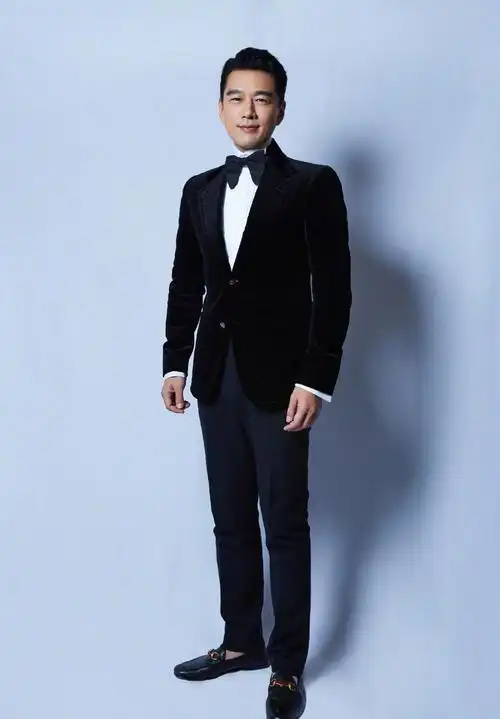 王耀庆黑色西装帅气写真图片
