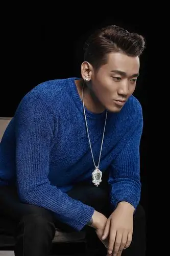 扎西平措演唱冬奥会优秀歌曲《银色花火》 用歌声传递冰雪文化