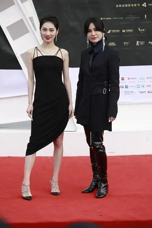 尚雯婕气质太man了一身中性风穿搭帅气值不输小鲜肉