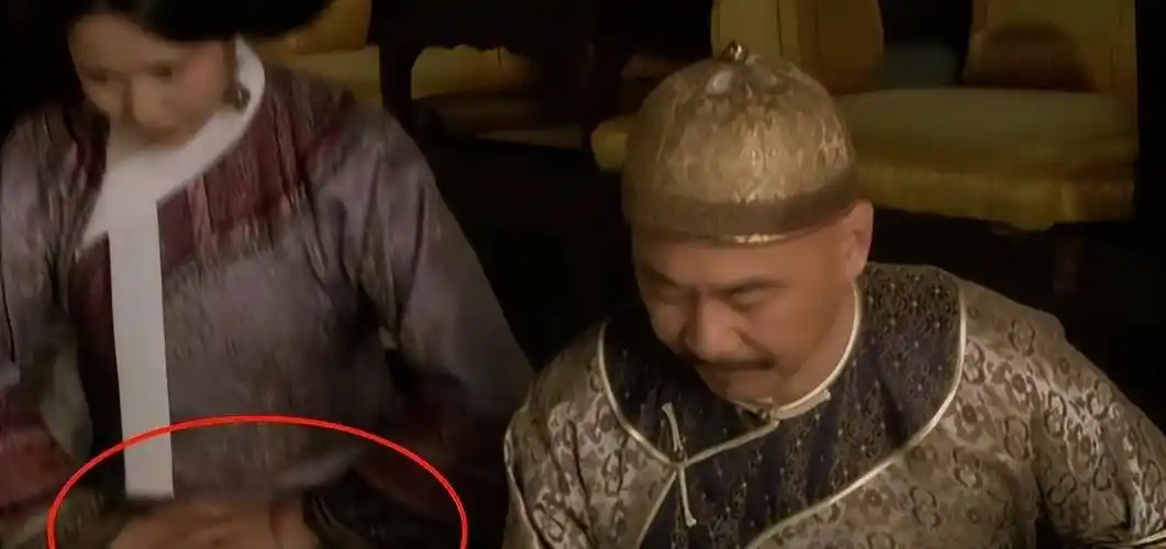 《甄嬛传》最全穿帮镜头,一个比一个搞笑,导演:拿显微镜看的吧