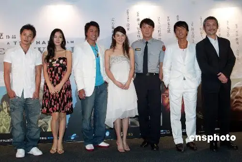 图文:《七剑》台北首映 数百影迷记者"捧场"