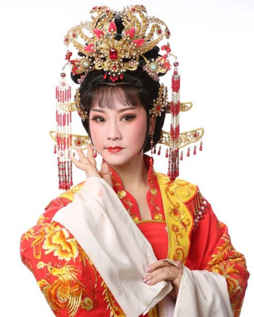 方亚芬,越剧袁派花旦,国家一级演员,中国戏剧梅花奖,白玉兰戏剧主角奖