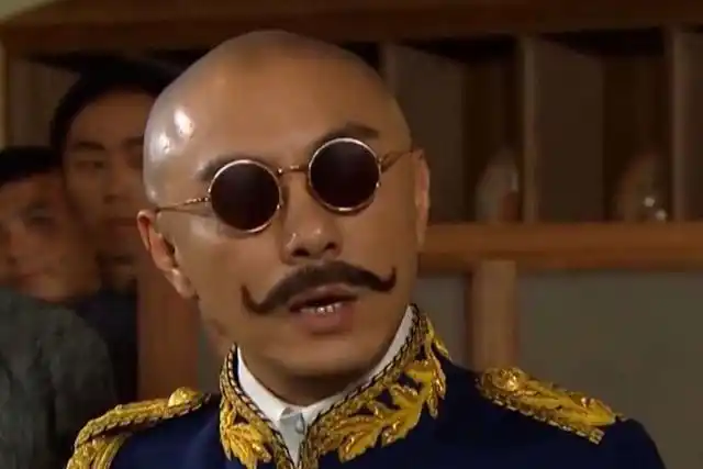 杜月笙请张宗昌吃饭,席间老张感叹了几句,老杜听后只能呵呵傻笑