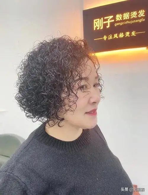 短发烫发发型图片 短发烫发发型图片(短发烫发发型图片女) 旅游