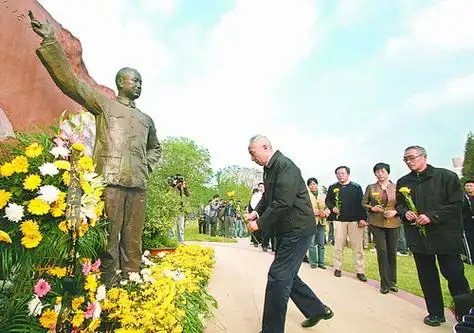 中国科大师生深情悼念钱学森先生(图)
