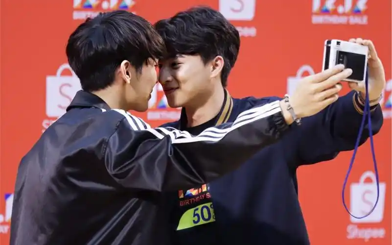 mewgulf昨天活动亲亲抱抱举高高都有了