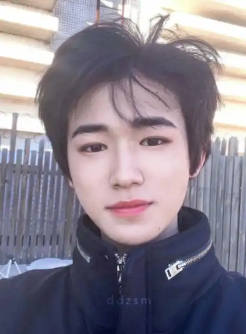 巴蜀中学十大校草(刘耀文严浩翔入选重庆校草大赛) - x迷电脑网