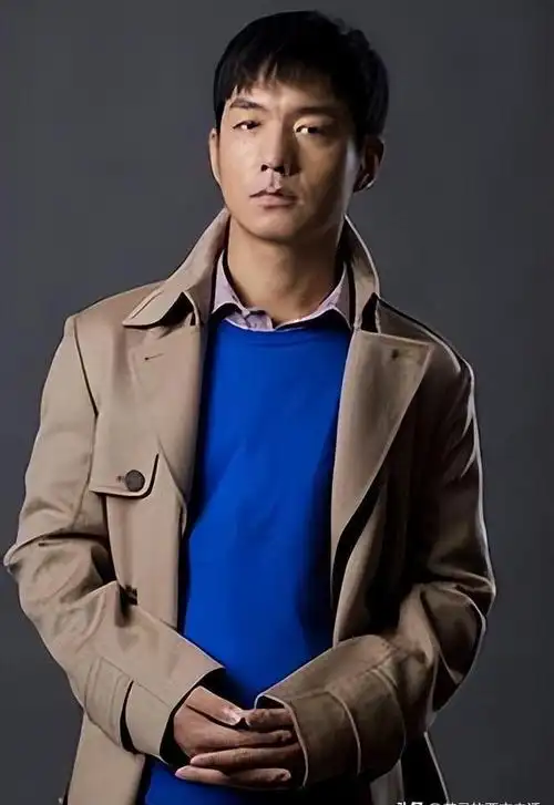 然而,当时邢佳栋却陷入了无戏可接的困境,让他倍感焦虑与苦恼.