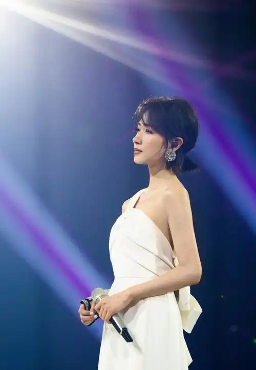 > 万茜《乘风破浪的姐姐》十二期剧照图片(3/4)