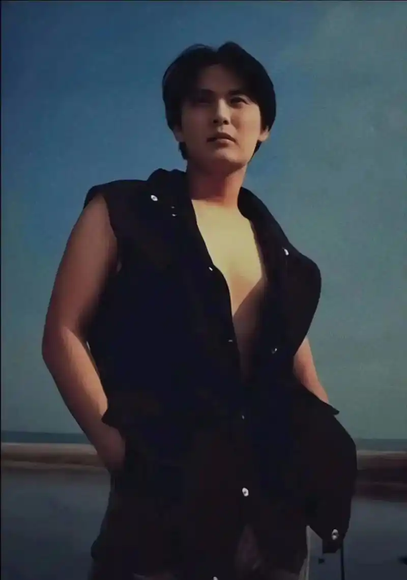 张信哲经典歌曲 糖糖年轻的时候还是舍得露肉的 - 抖音