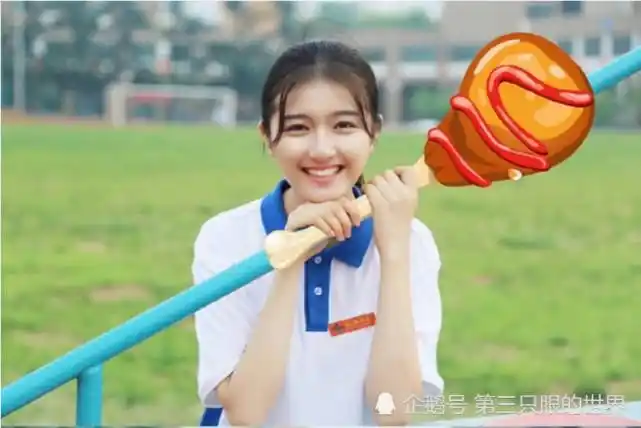 李兰迪经常约他一起吃饭,易烊千玺叫他大帅哥,他是有多好看