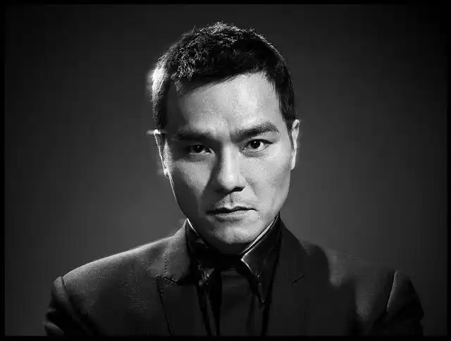 林家栋,50岁,香港电影中生代的又一块基石,来自最草根的底层,就像青苔