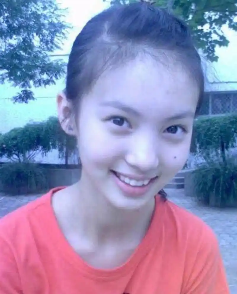 金晨校园时期照片,青春靓丽