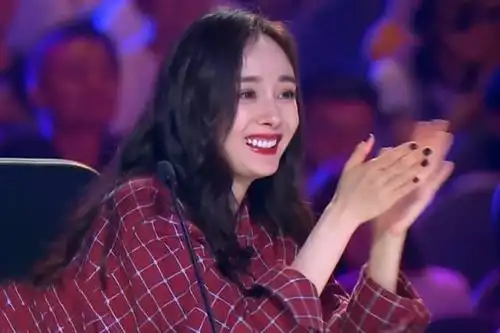 杨幂的嘴有多大?当她录节目"大笑"那一刻,网友疯狂截屏